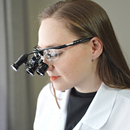 Lupa X2 con Lentes de 2,5x y 3,5x y Lámpara Frontal Recargable de 5 Vatios